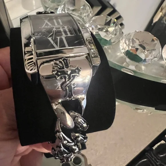 Ed Hardy watch with stainless steel Cuban style links band - Picture 3 of 4